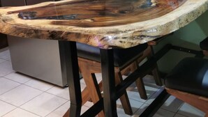 A wooden table with a unique, natural grain design. - Casa Zury Playa (QUEPOS)