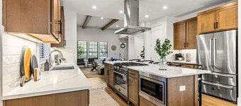 Luxury Modern Farmhouse near DT