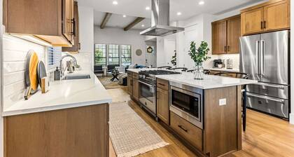 Luxury Modern Farmhouse near DT