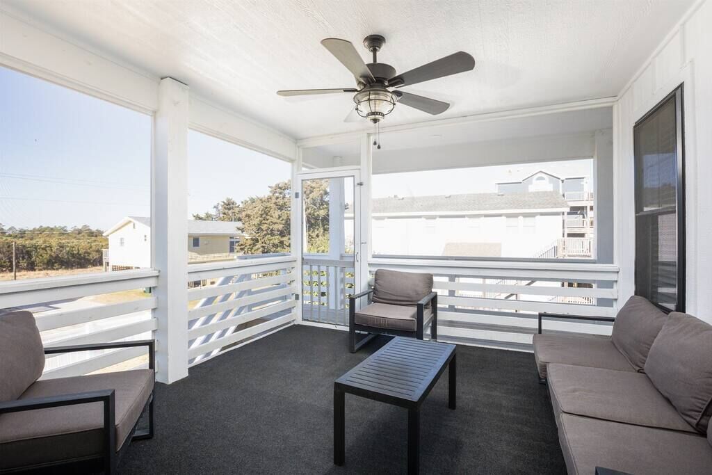 Screened-In Porch w/ Overhead Fan