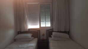 3 chambres, fer et planche à repasser, Wi-Fi, draps fournis