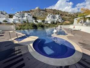 Pool - Modern luxurious 3-Bed Apartment in La Quinta Golf (Benahavis)