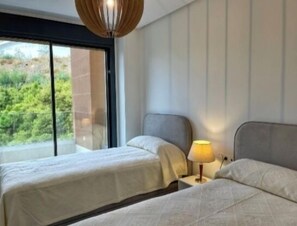 3 quartos, ferros/tábuas de passar roupa, Wi-Fi, roupa de cama