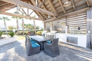 Outdoor dining - Cozy 3bed townhome close to beach/step from Hub (Rosemary Beach)