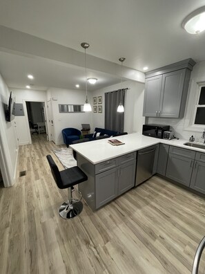 ตู้เย็นขนาดใหญ่, ไมโครเวฟ, เตาอบ, เตาประกอบอาหาร