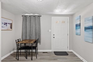 Dining - Relax At Ross - 2 minutes from Cape Fear Adventures (Lillington)