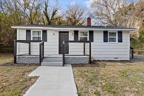 Exterior - Relax At Ross - 2 minutes from Cape Fear Adventures (Lillington)