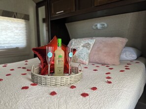 2 bedrooms, WiFi, bed sheets - Enjoy a cozy space in a RV Camper w/hot tub, near beaches. (Lajas)