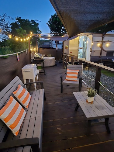 Enjoy a cozy space in a RV Camper w/hot tub, near beaches.