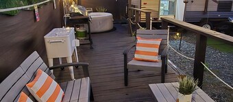 Enjoy a cozy space in a RV Camper w/hot tub, near beaches.