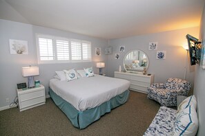 1 bedroom, iron/ironing board, free WiFi, bed sheets - ONE BEDROOM CONDO 509 (San Diego)