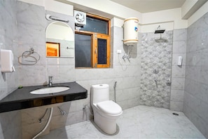 Luxury-Ferienhaus | Badezimmer | Dusche, Regendusche, Handtücher, Seife