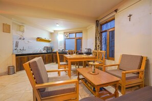 Deluxe Cottage | 4 bedrooms, premium bedding, memory-foam beds, free WiFi