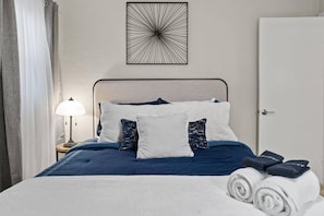 3 bedrooms, iron/ironing board, free WiFi, bed sheets - Screened Heated Pool |Serene Patio Lounge Area |Yard Chess |Tranquil Times |Close to RJ Stadium (Tampa)
