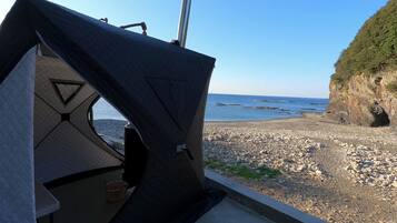 Beach nearby, sun loungers, beach towels