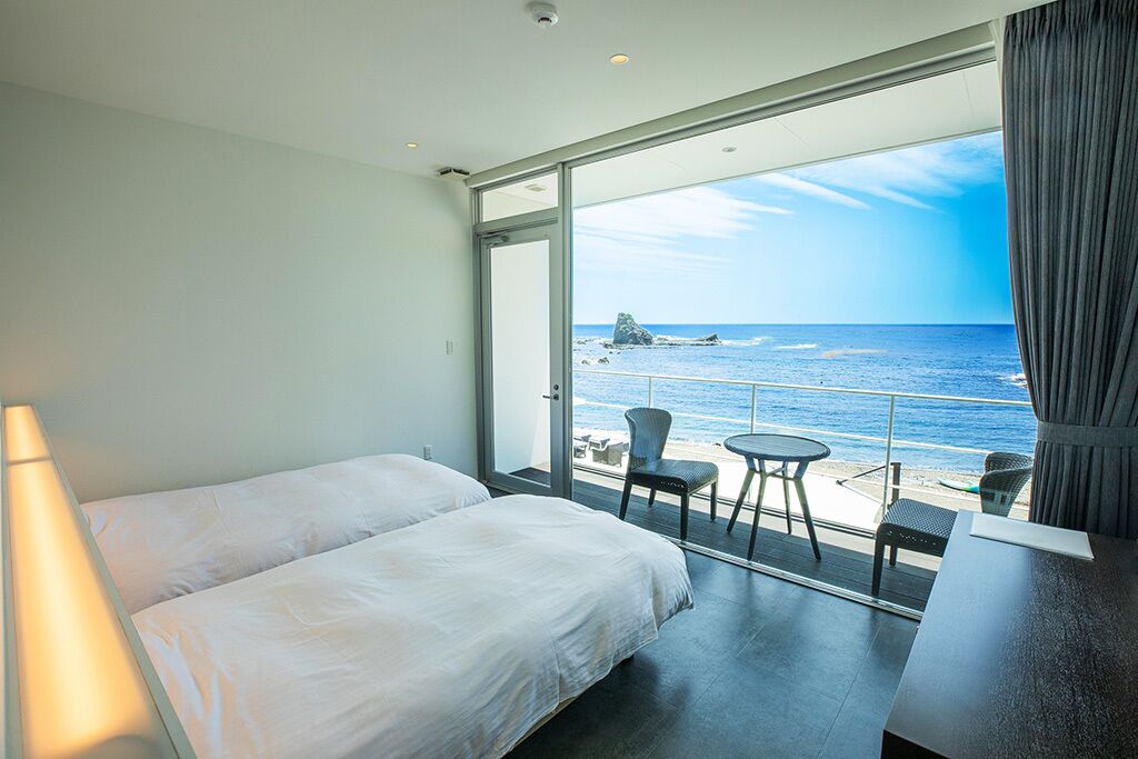 4 bedrooms, in-room safe, desk, free WiFi