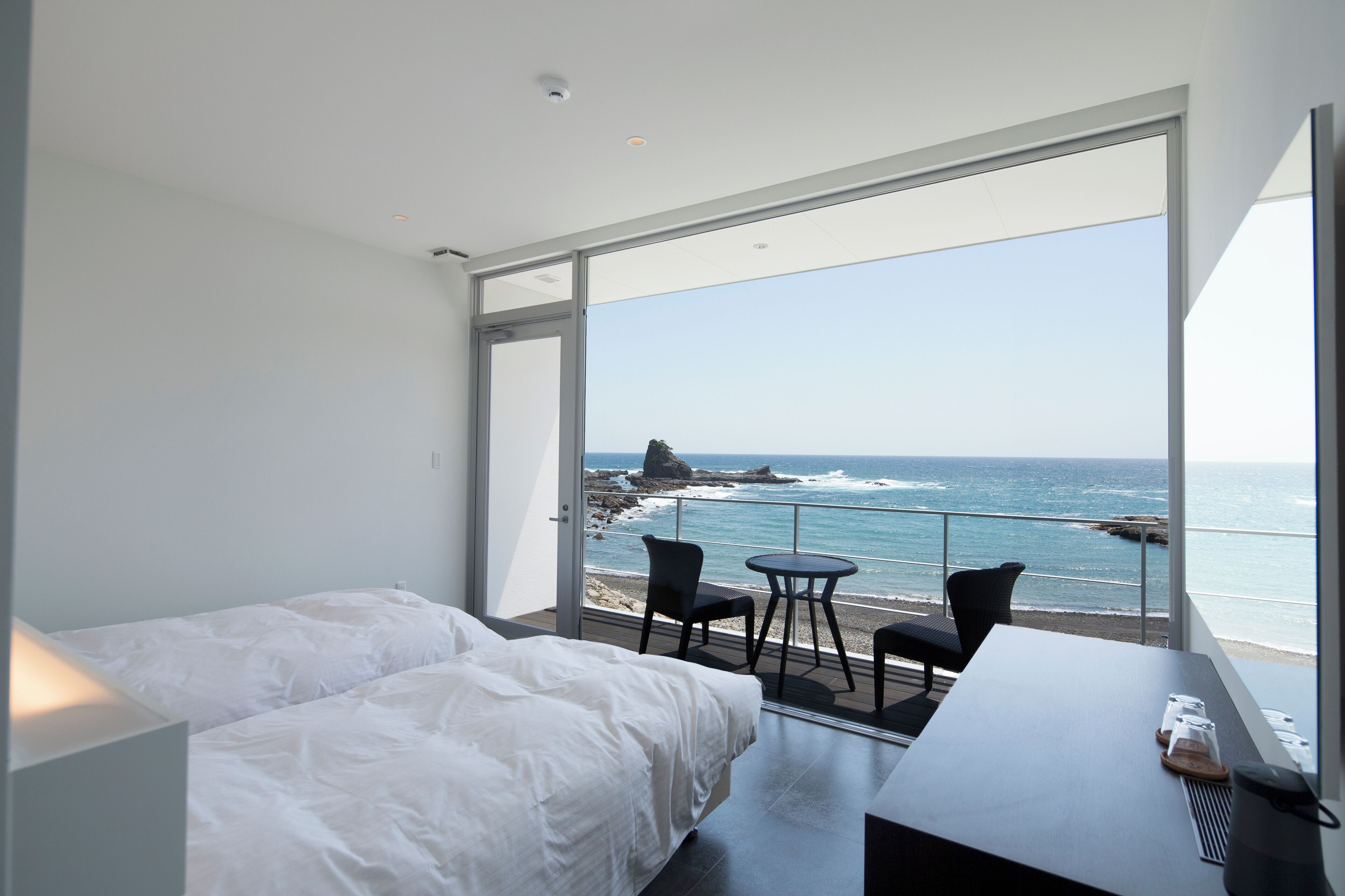 5 bedrooms, in-room safe, desk, free WiFi