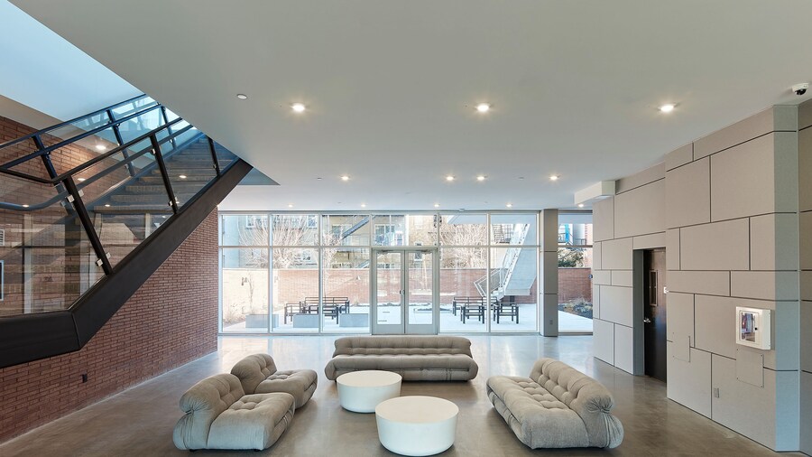 Stylish 2 BR w Roof Deck Access - Mins to NYC