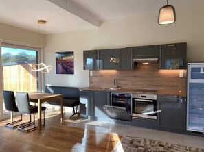 Réfrigérateur, four, plaque de cuisson, lave-vaisselle