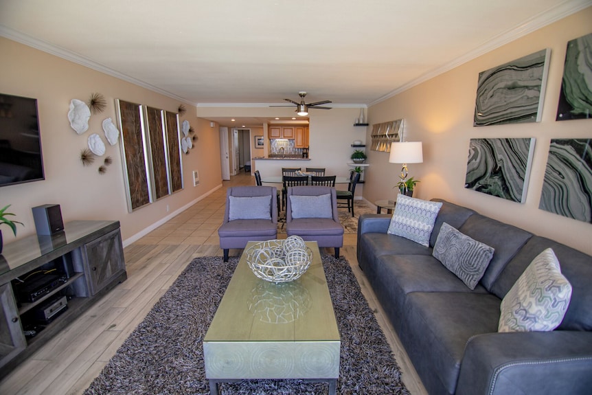 One Bedroom Condo 609 - San Diego, CA