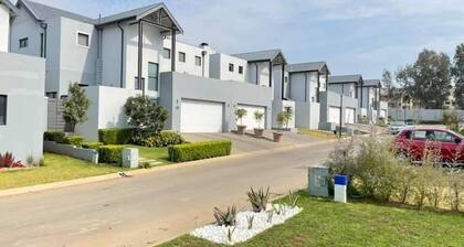 Modern house right in the middle of Fourways