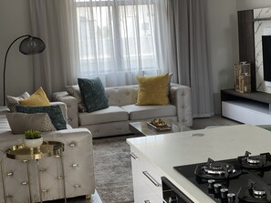 Flat-screen TV, stereo