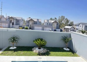 Property grounds - Modern house right in the middle of Fourways (Sandton)