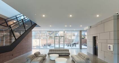 Modern 3 BR Loft -shared Deck - gym - Mins to NYC