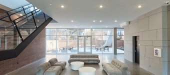 Modern 3 BR Loft -shared Deck - gym - Mins to NYC