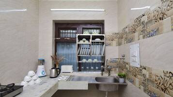 Deluxe villa | Privát konyha | Hűtőszekrény, főzőlap, mosogatógép és kávé-/teafőző