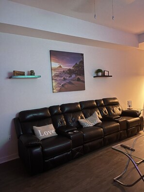 Living area - Beautiful Downtown Dallas 1bed (Dallas)