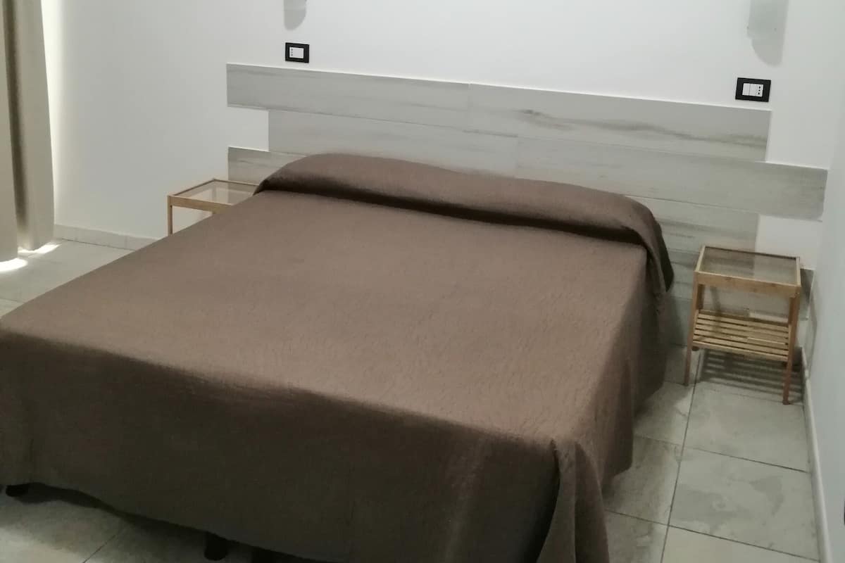 Habitación con 1 cama matrimonial o 2 individuales | Wifi gratis y ropa de cama