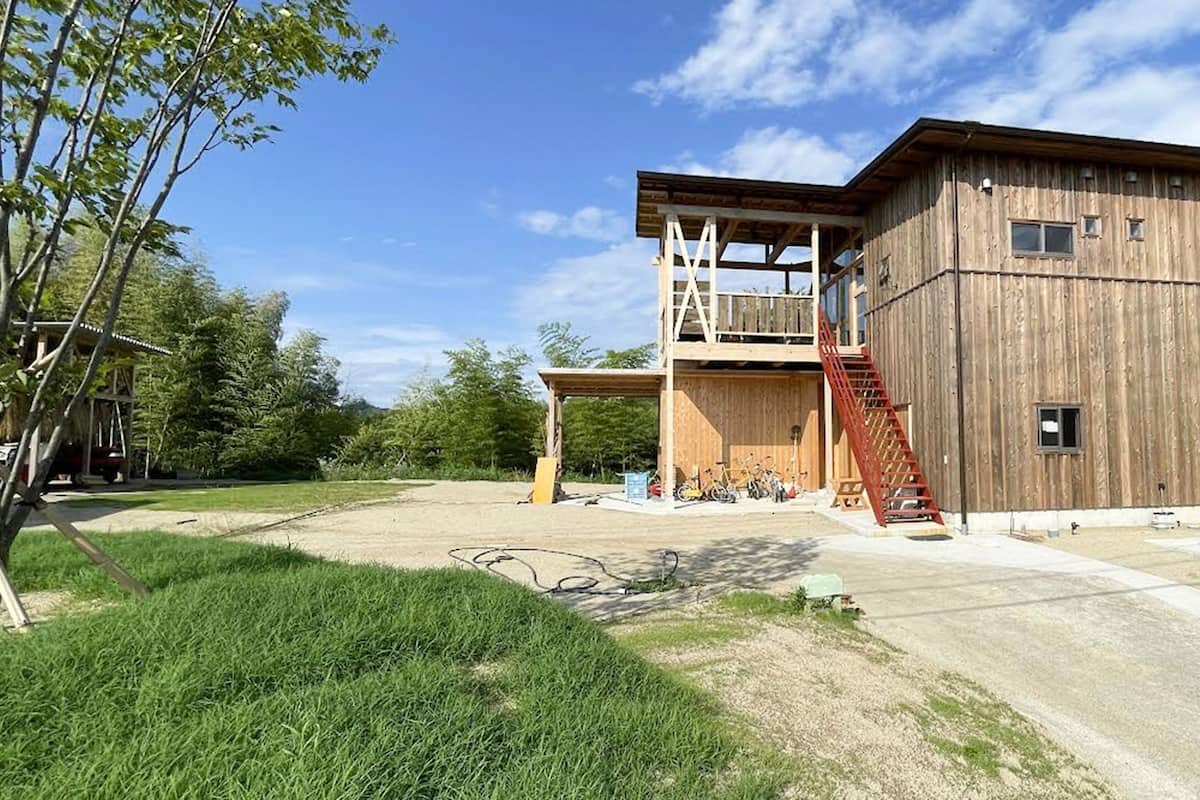 Down duvets, travel cot, free WiFi, bed sheets