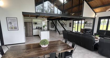 Large Home great for Families, Work, Groups, Teams