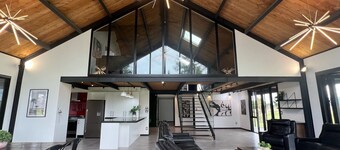 Large Home great for Families, Work, Groups, Teams