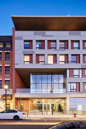 Apartment, Accessible | 3 bedrooms - Airy 3 BR Flat w Shared Deck - gym - Mins to NYC (Hoboken)