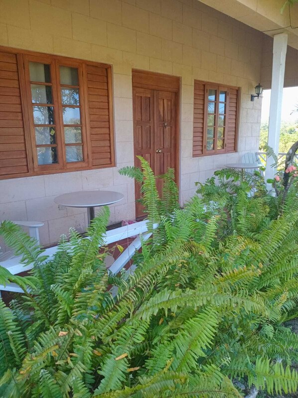 Terrace/patio - Escape to Parakeet Hill: Where Luxury Meets Nature’s Tranquility (Little London)