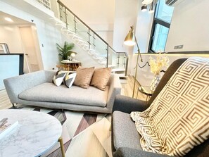 TV - Luxurious Penthouse Bright and Cozy 1 Bedroom Loft in Eastwood (Quezon City)