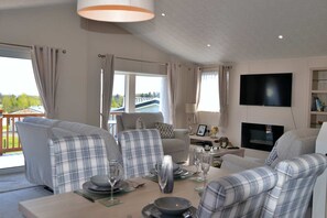 Smart TV y chimenea 