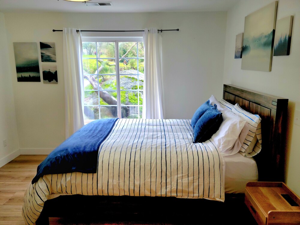 Oasis Riverfront House Gazebo overlooks the River, 5 miles to Sequoia