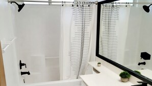 A bathroom with a bathtub, toilet, and sink. - Oasis Riverfront House - Gazebo overlooks the River, 5 miles to Sequoia SNP gate (Three Rivers)
