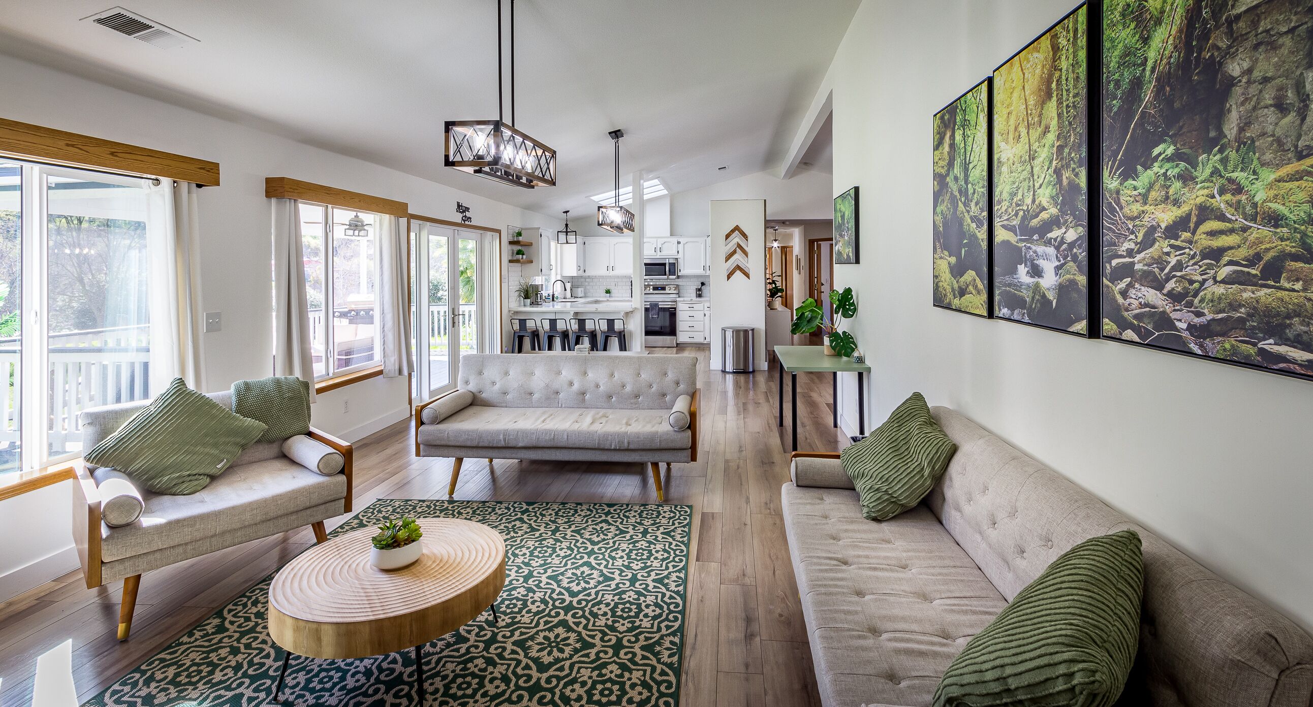 Smart TV, caminetto, videogiochi, tavolo da calcetto