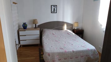1 bedroom, travel crib, WiFi, bed sheets
