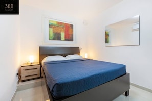 Desk, iron/ironing board, travel cot, free WiFi - A fully equipped 2BR maisonette w/ Private Terrace (Il-Gżira)