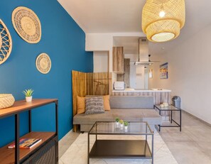 TV - Gzira, Central APT - Spacious with Super WIFI & AC (Il-Gżira)