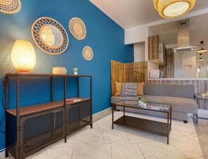 TV - Gzira, Central APT - Spacious with Super WIFI & AC (Il-Gżira)