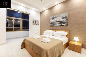 4 Schlafzimmer, Schreibtisch, Bügeleisen/Bügelbrett, Reisekinderbett