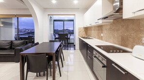 Fridge, microwave, oven, coffee/tea maker