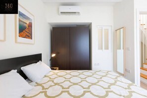 2 Schlafzimmer, Schreibtisch, Bügeleisen/Bügelbrett, Reisekinderbett