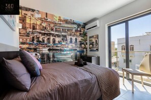 2 bedrooms, desk, iron/ironing board, travel crib - High-End central APT with comfy BEDS & Super WIFI (San Gwann)